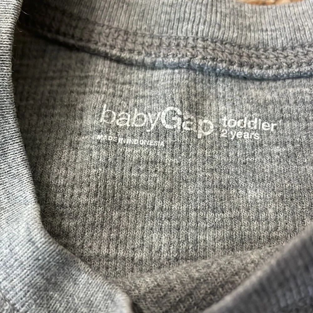 BabyGap gray thermal, long sleeve shirt 2T